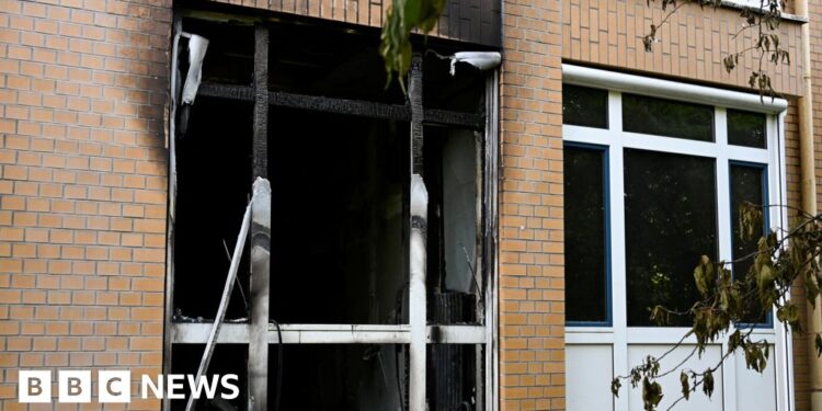 Three dead after fire in elderly ward at Hamburg hospital