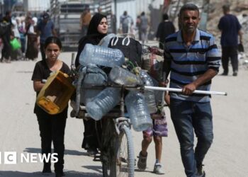 IDF says roads to Gaza aid centres are ‘combat zones’ as sites close for day