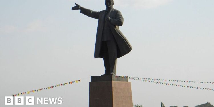 Kyrgyzstan takes down Central Asia’s tallest Lenin statue