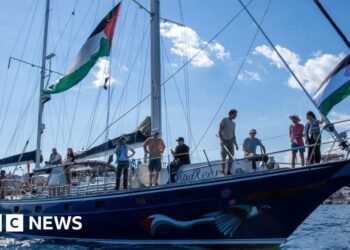 Israel warns it will stop aid yacht reaching Gaza