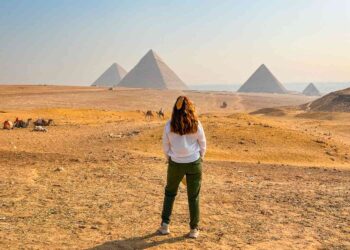 These Editor-loved Travel Pants Never Wrinkle