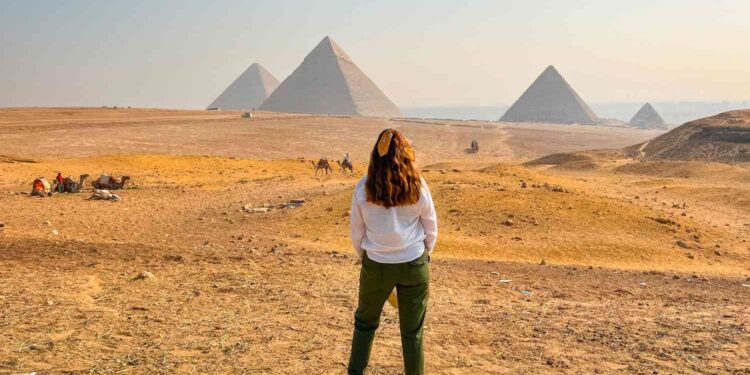 These Editor-loved Travel Pants Never Wrinkle