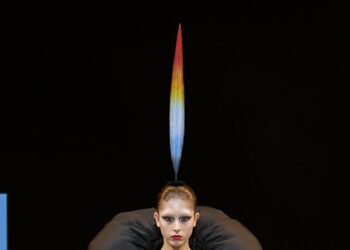 Viktor & Rolf Fall 2025 Couture Collection