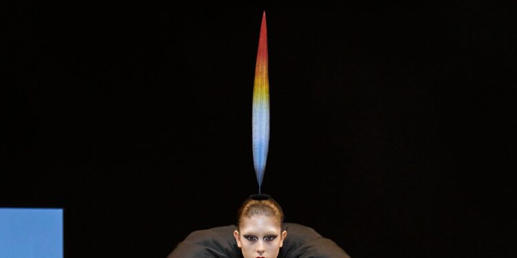 Viktor & Rolf Fall 2025 Couture Collection