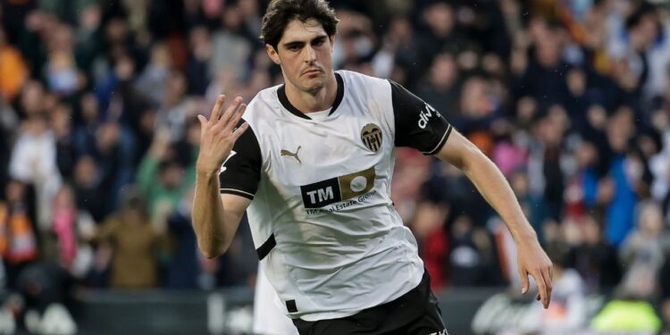 Transfer rumors, news: Man United eye move for Javi Guerra