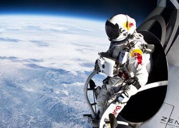 Stratospheric skydiver Felix Baumgartner dies in paraglider crash
