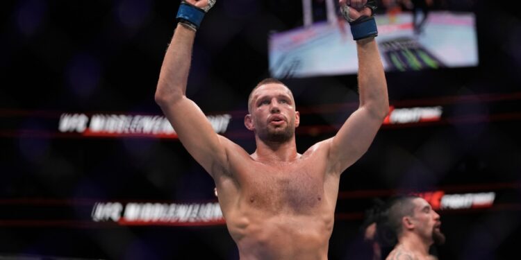 De Ridder beats Whittaker in middleweight fight at UFC Abu Dhabi | Mixed Martial Arts News