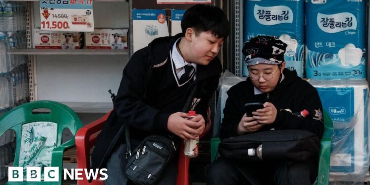 South Korea bans phones in school classrooms nationwide