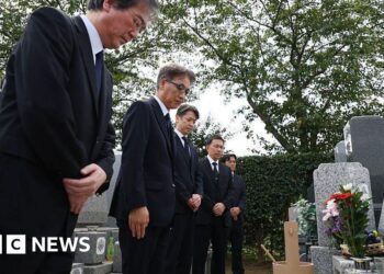 Police apologise at grave of wrongfully accused businessman