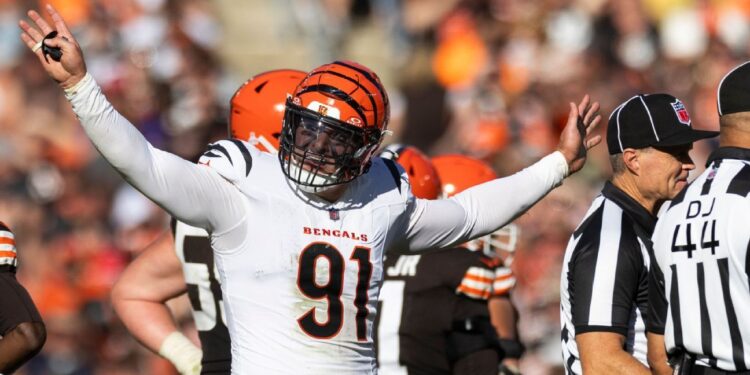 Bengals’ Hendrickson ‘honored’ by raise, returns to practice