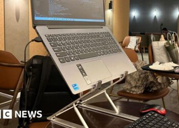 The South Korean cafes grappling with students who don’t leave