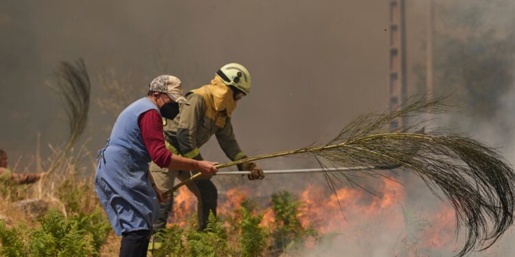 Spain battles major fires even as heatwave eases with lower temperatures | Climate Crisis News