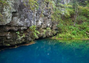 This Stunning ‘Caribbean Blue’ Spring Is One of the Prettiest in the U.S.