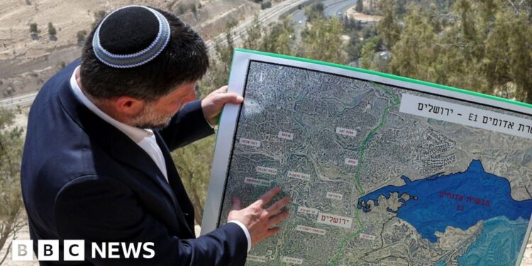 Israeli settlement plans will ‘bury’ idea of Palestinian state, minister says