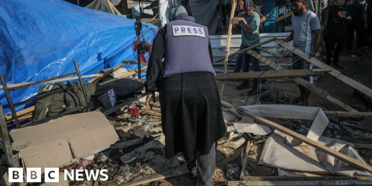 UK backs joint call for Israel to allow foreign media into Gaza