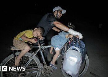 Palestinians scramble to flee Israeli assault on Gaza City
