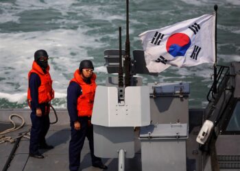 South Korea’s fires warning shots as North Korean ship crosses sea boundary | Border Disputes News