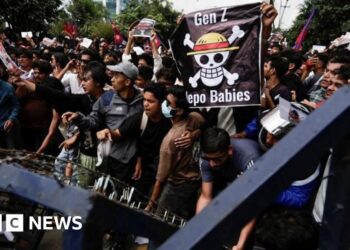 Social media ban lifted after 19 killed in protests