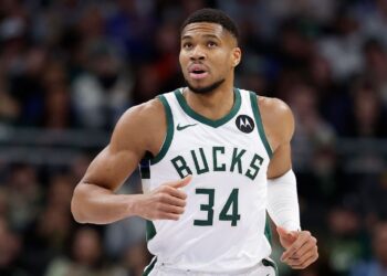 Giannis: Sole focus with Bucks, but ‘human’ if I change mind