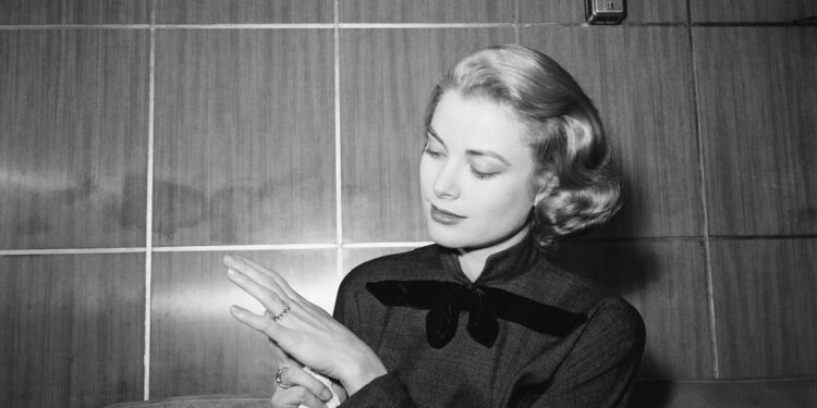 What to Say During a Proposal for a Romantic and Meaningful Engagement