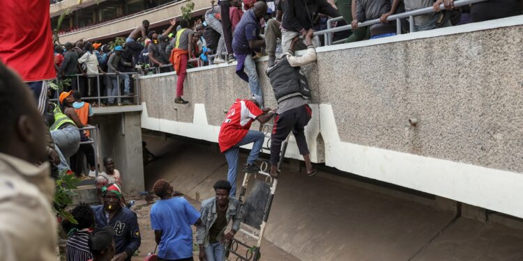 Chaos erupts at public viewing of former Kenyan PM Raila Odinga’s body | Politics