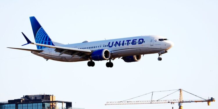 Mystery Object From ‘Space’ Strikes United Airlines Flight Over Utah