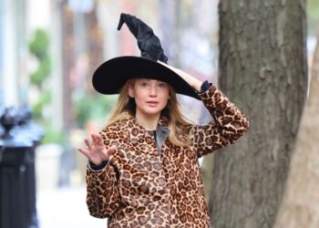 Jennifer Lawrence Adds a Surprising, Seasonal Accessory to Her Fave Leopard Coat