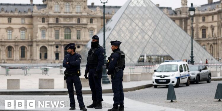 Suspects arrested over theft of jewels, prosecutor says