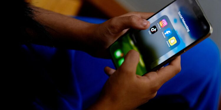 Australia adds Reddit, Kick to social media ban for children under 16 | Social Media News