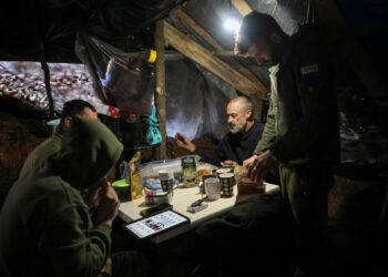 In Geneva and Pokrovsk, Ukraine fights Trump peace plan and Putin’s troops | Russia-Ukraine war News