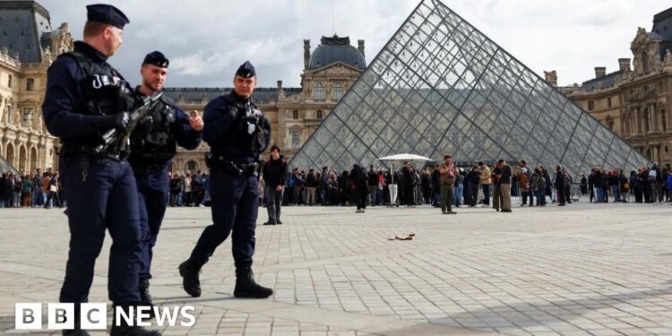 Four more arrests made following Louvre jewellery heist