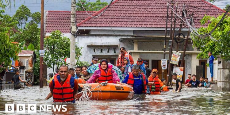 Flooding in South East Asia leaves hundreds dead