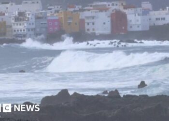 Three dead and 15 injured in Tenerife tidal surge