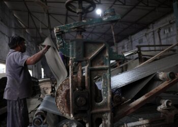 Indian trade unions oppose new labour codes, call for demonstrations | Business and Economy News