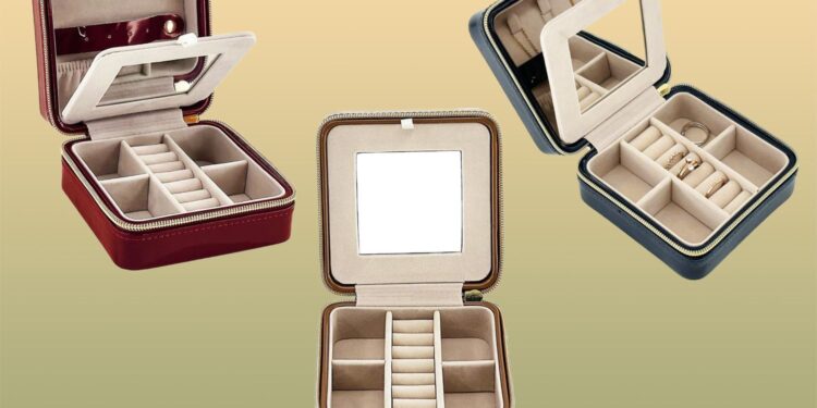 Oprah’s Favorite Travel Jewelry Organizer Is $16 at Amazon