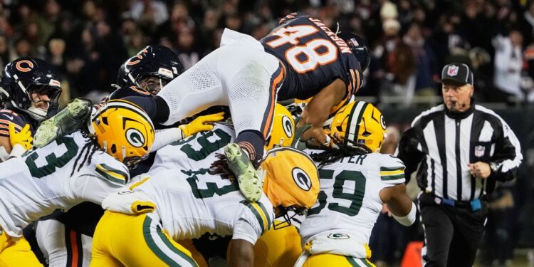 Follow live: Bears cut into Packers' lead on a FG