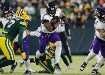 Follow live: Derrick Henry punches in rushing TD hat trick to extend Ravens' lead