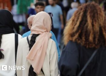 Iran arrests marathon organisers over women not wearing hijab