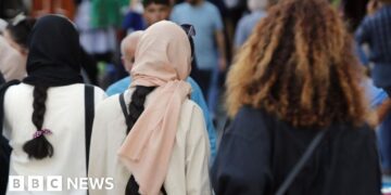 Iran arrests marathon organisers over women not wearing hijab