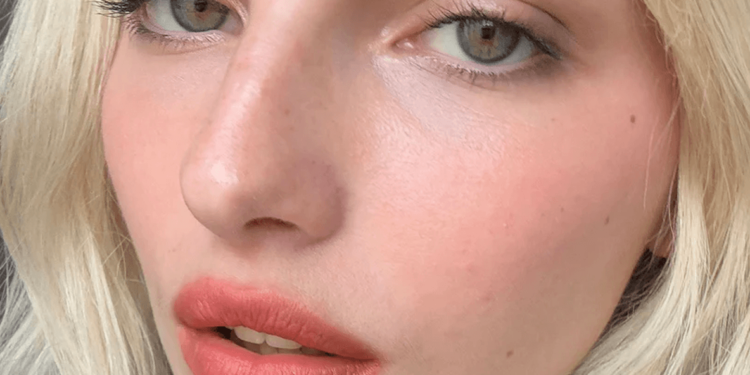 The Blurry French Lip is Perfect for NYE Kisses and Beyond