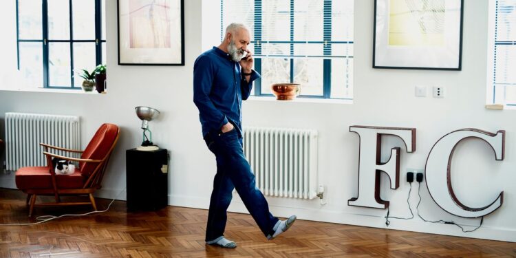 How to Set Up a Smartphone for Elderly Loved Ones