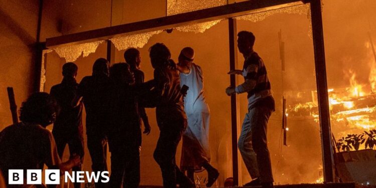 Bangladesh newspaper staff ‘gasping for air’ as offices set ablaze