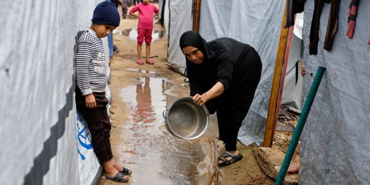 LIVE: Gaza braces for Storm Byron with hundreds of thousands in tents