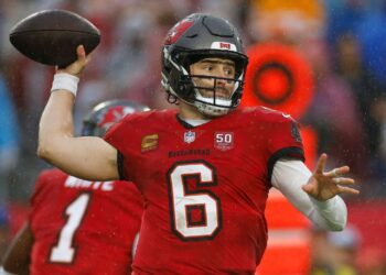 No NFC South champ until Sunday after Bucs beat Panthers