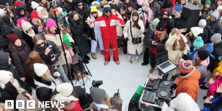 Frozen river hosts dance party in Kyiv