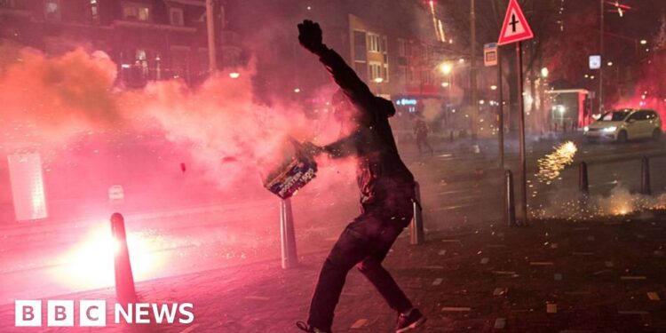 Netherlands police face ‘unprecedented’ New Year’s violence