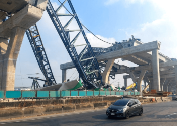 Construction firm in spotlight after deadly Thailand crane collapses | Construction