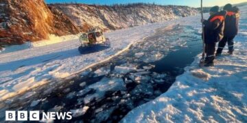 Divers recover bodies of seven Chinese tourists from bottom of Lake Baikal