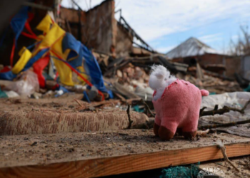 Russian strike kills 3 Ukrainian toddlers and father, with pregnant mother injured