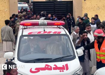 More than 30 killed in blast at Pakistan mosque, officials say
